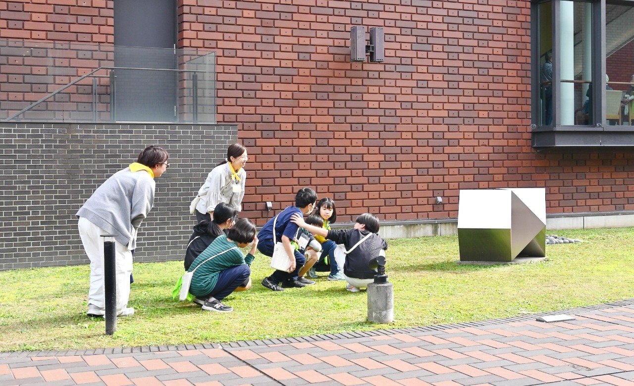野外彫刻鑑賞＆建築探検コース 三鷹市立南浦小学校5年生｜Museum Start